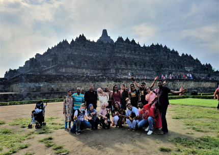 4D3N Borobudur Tour with Timang Beach