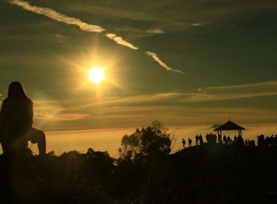 Dieng Plateau Sikunir Golden Sunrise Tour from Yogyakarta