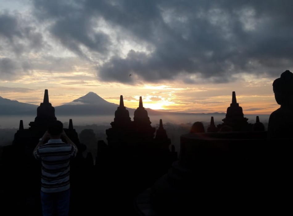 Borobudur Sunset Manohara