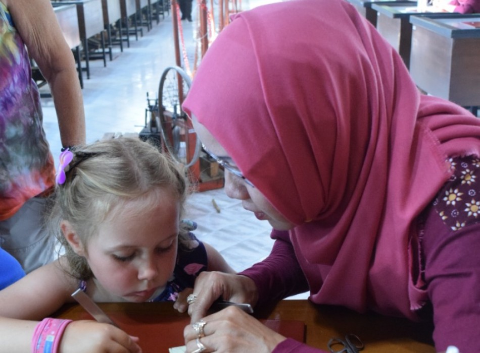 Course of making silverware in Yogyakarta