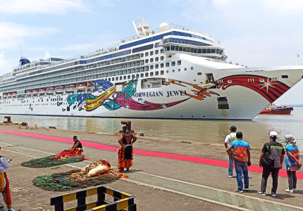 Trowulan Temple Tours From Surabaya Port
