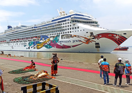 Trowulan Temple Tours From Surabaya Port