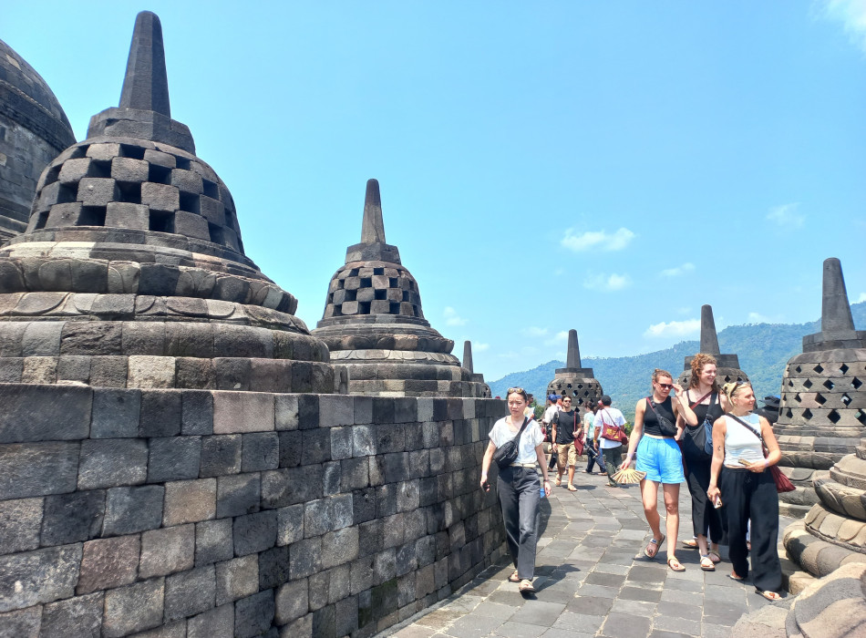 Shared Trip : Borobudur Tour Semarang Port